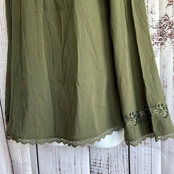 Time and Tru Embroidered Floral Bell Long Sleeve Olive Blouse Size S (4-… - Picture 5 of 16